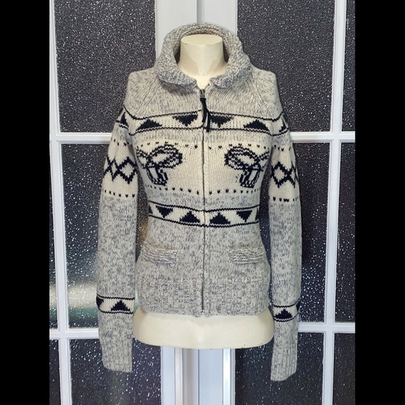 Sweater - Picture 1 of 1